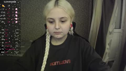 Snapshot of vendymories chatting on September 19, 11:05 pm eva 3 online show from September 19, 11:05 pm