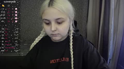 Snapshot of vendymories chatting on September 26, 1:26 pm eva 3 online show from September 26, 1:26 pm