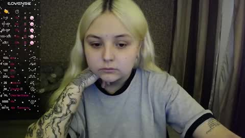 Snapshot of vendymories chatting on October 13, 11:32 am eva 3 online show from October 13, 11:32 am