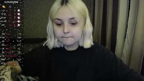 Snapshot of vendymories chatting on October 18, 11:38 pm eva 3 online show from October 18, 11:38 pm