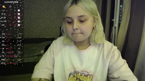 Snapshot of vendymories chatting on October 23, 12:10 am eva 3 online show from October 23, 12:10 am