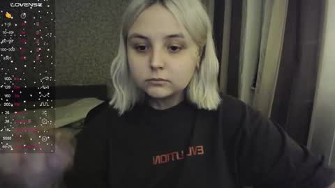 Snapshot of vendymories chatting on October 31, 11:06 pm eva 3 online show from October 31, 11:06 pm