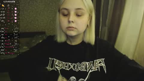 Snapshot of vendymories chatting on November 10, 2:32 am eva 3 online show from November 10, 2:32 am