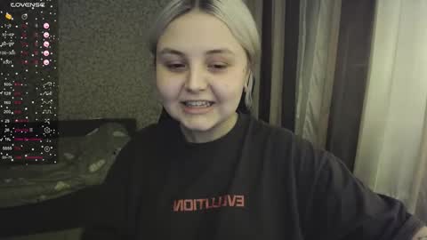 Snapshot of vendymories chatting on November 14, 2:32 am eva 3 online show from November 14, 2:32 am