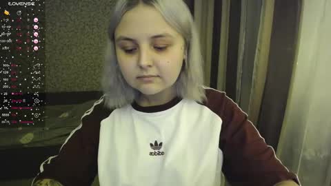 Snapshot of vendymories chatting on November 15, 2:42 am eva 3 online show from November 15, 2:42 am