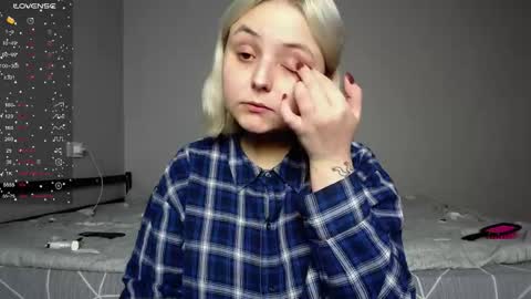 Snapshot of vendymories chatting on December 13, 10:04 pm eva 3 online show from December 13, 10:04 pm