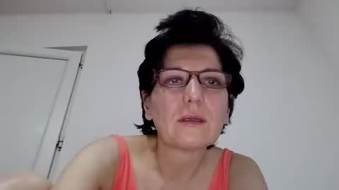 Snapshot of vera_elle chatting on October 19, 4:51 pm Vera online show from October 19, 4:51 pm