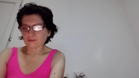 Snapshot of vera_elle chatting on November 22, 8:19 pm Vera online show from November 22, 8:19 pm