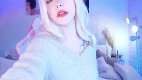 Mia online show from October 1, 6:19 am