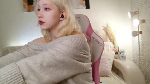 Mia online show from October 23, 7:29 am