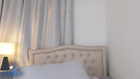 vero_cam online show from December 16, 3:08 am