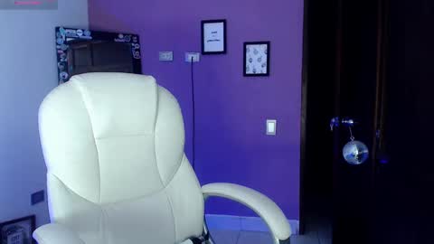 veronica_118 online show from December 9, 6:23 am