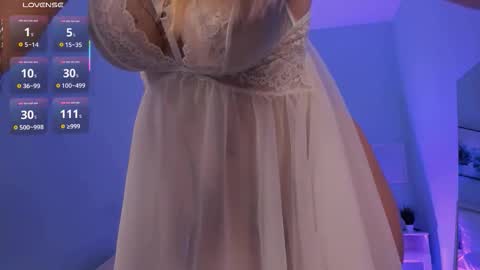 Snapshot of veronica_blush chatting on November 29, 11:13 am VERONICA FOLLOW ME online show from November 29, 11:13 am