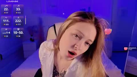 Snapshot of veronica_blush chatting on December 5, 8:45 am VERONICA FOLLOW ME online show from December 5, 8:45 am