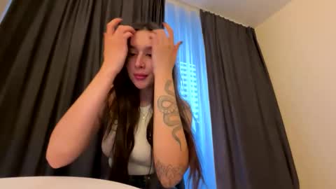 Veronica online show from October 18, 2:07 pm