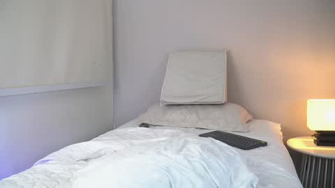  V A L  help me reach 100likes online show from January 9, 1:29 am