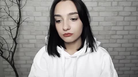 Snapshot of veryveryshygirl chatting on February 6, 8:39 am Ana online show from February 6, 8:39 am