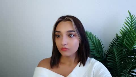 Snapshot of veryveryshygirl chatting on October 4, 11:30 am Ana online show from October 4, 11:30 am