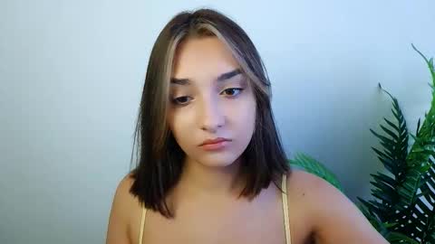 Snapshot of veryveryshygirl chatting on October 7, 11:07 am Ana online show from October 7, 11:07 am