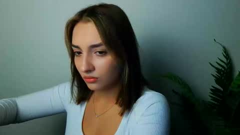 Snapshot of veryveryshygirl chatting on October 10, 6:29 pm Ana online show from October 10, 6:29 pm