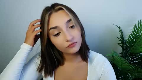 Snapshot of veryveryshygirl chatting on October 16, 6:14 am Ana online show from October 16, 6:14 am