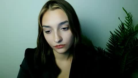 Snapshot of veryveryshygirl chatting on October 22, 6:18 pm Ana online show from October 22, 6:18 pm