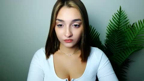 Snapshot of veryveryshygirl chatting on November 9, 7:45 pm Ana online show from November 9, 7:45 pm