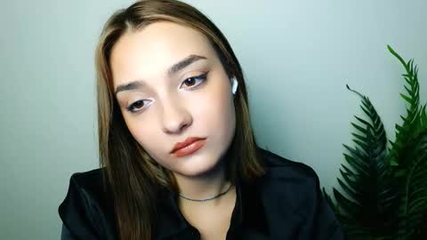 Snapshot of veryveryshygirl chatting on November 28, 6:54 pm Ana online show from November 28, 6:54 pm