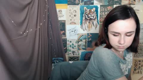 veryveryvery_shy online show from February 2, 9:30 am