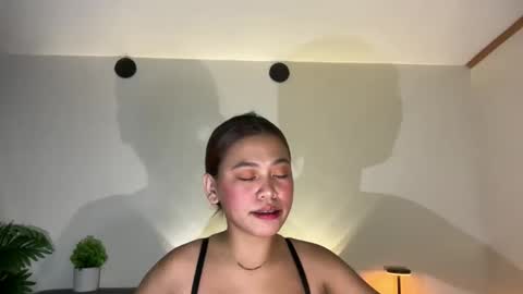 Snapshot of via_olala chatting on November 5, 6:08 pm via_olala online show from November 5, 6:08 pm