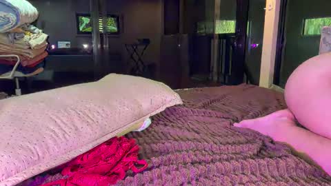 Snapshot of via_olala chatting on November 12, 6:58 am via_olala online show from November 12, 6:58 am