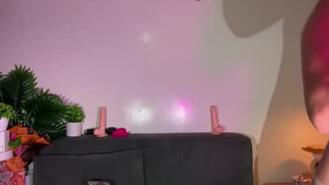 Snapshot of via_olala chatting on November 19, 6:41 pm via_olala online show from November 19, 6:41 pm