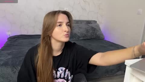 Snapshot of vibe_and_night chatting on October 15, 10:15 am Vail and Nevada online show from October 15, 10:15 am