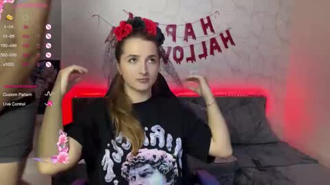 Snapshot of vibe_and_night chatting on October 19, 10:38 am Vail and Nevada online show from October 19, 10:38 am