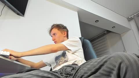 Snapshot of vibemygirl chatting on January 31, 6:03 pm vibemygirl online show from January 31, 6:03 pm