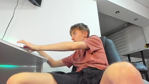 Snapshot of vibemygirl chatting on February 8, 3:10 pm vibemygirl online show from February 8, 3:10 pm