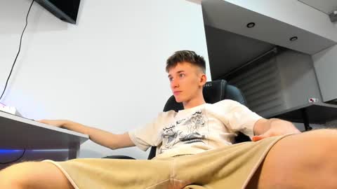 Snapshot of vibemygirl chatting on February 25, 1:17 pm vibemygirl online show from February 25, 1:17 pm