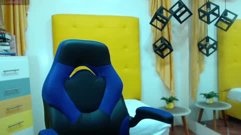 Snapshot of vic_nahomy chatting on February 4, 12:22 pm nahomy online show from February 4, 12:22 pm