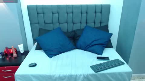 Vicky online show from February 8, 9:04 pm