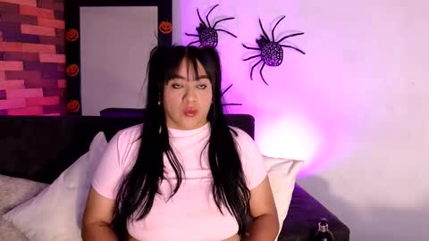 Victoria Serna  online show from October 5, 2:15 pm