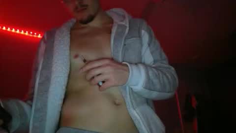 Snapshot of victor1625333 chatting on December 15, 11:53 pm Victor online show from December 15, 11:53 pm