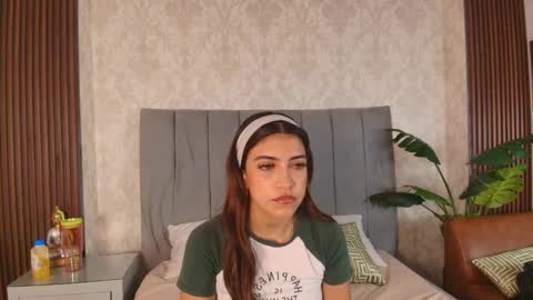 Snapshot of victoria_joliegb chatting on February 27, 12:45 pm Victoria Lozano online show from February 27, 12:45 pm