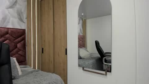 Snapshot of victoria_noir_18 chatting on October 20, 2:23 am Vicky online show from October 20, 2:23 am