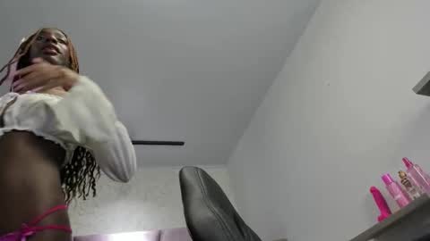 Snapshot of victoria_noir_18 chatting on October 23, 8:51 pm Vicky online show from October 23, 8:51 pm