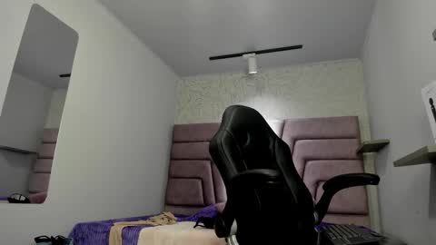 Snapshot of victoria_noir_18 chatting on November 4, 7:13 pm Vicky online show from November 4, 7:13 pm