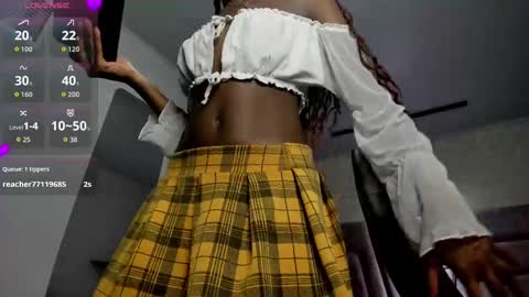 Snapshot of victoria_noir_18 chatting on November 5, 7:25 pm Vicky online show from November 5, 7:25 pm