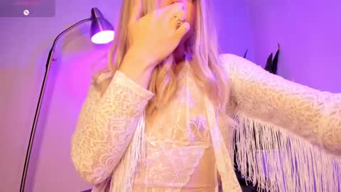 D A N I online show from October 17, 8:33 pm