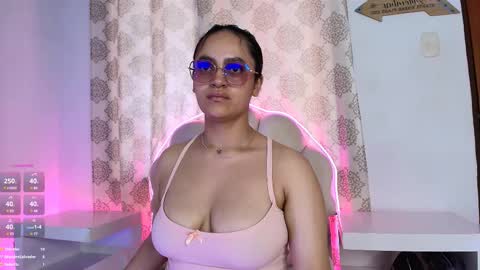 Snapshot of victoriablack_ chatting on March 6, 7:10 pm Victoria online show from March 6, 7:10 pm