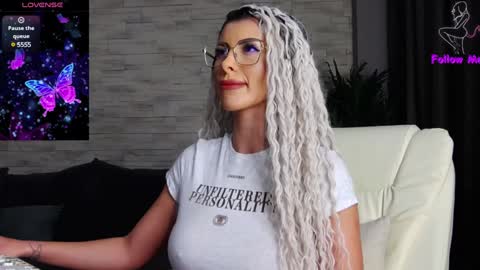 Victoria online show from December 14, 1:28 am