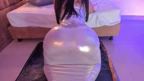 Victoria  online show from November 13, 5:45 pm